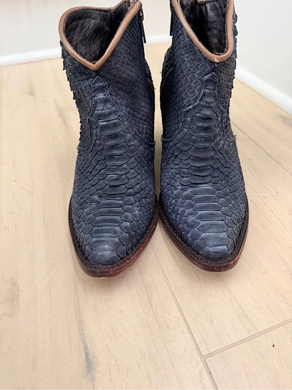 Azulado stylish black